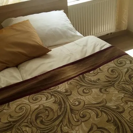 M&c Apartmans 3* أولوموك